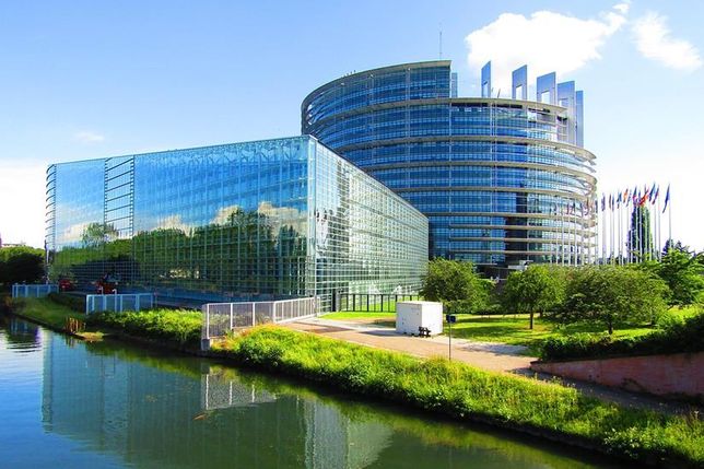 Das Europäische Parlament in Straßburg. Das Alter für die Wahlberechtigung bei Europawahlen ist erstmals für die kommende Wahl von bisher 18 auf 16 Jahre herabgesetzt worden. (Foto: Pixabay)