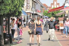 Auch zahlreiche Urlauber nutzen den verkaufsoffenen Sonntag, um die vielen schönen Geschäfte in Neustadt für sich zu entdecken.